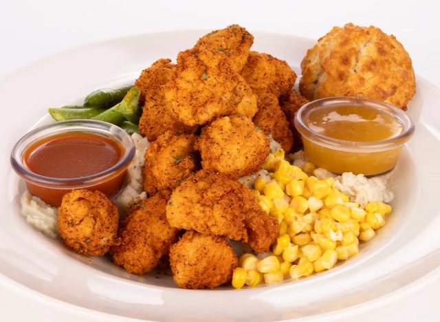 Το εργοστάσιο Cheesecake Southern Fried Chicken Bowl 