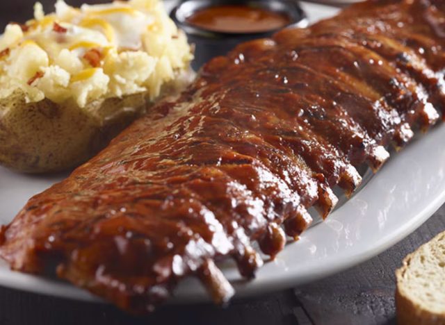 Longhorn steakhouse σχάρα μωρού πίσω πλευρά με σάλτσα μπάρμπεκιου bourbon