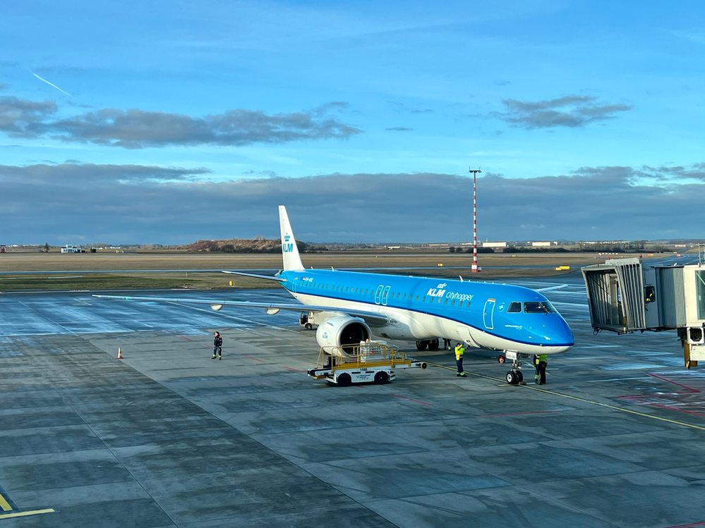 KLM CityHopper Embraer E195-E2 στο αεροδρόμιο της Πράγας